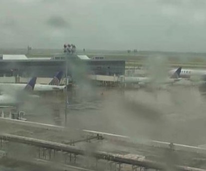 Flughafen Houston während des Hurrikans: Nur Hilfsflüge von United heben ab.