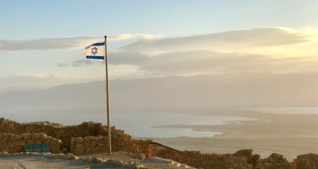 Israelische Flagge: Das Land will neue Flughäfen bauen - gleich zwei Stück.
