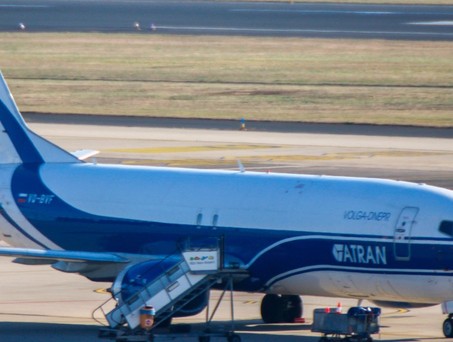 Die in Köln gestrandete Boeing 737 F von Atran: Kann Deutschland nicht mehr verlassen.