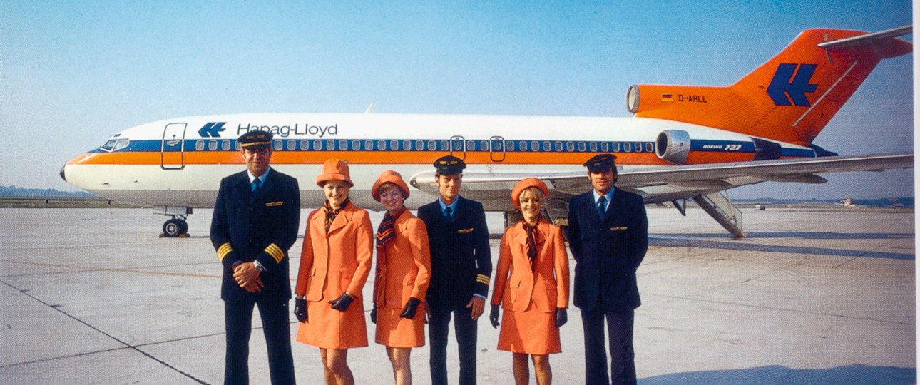 Tuifly-Vorgängerin Hapag-Lloyd Flug: Crew vor einer Boeing 727-100.