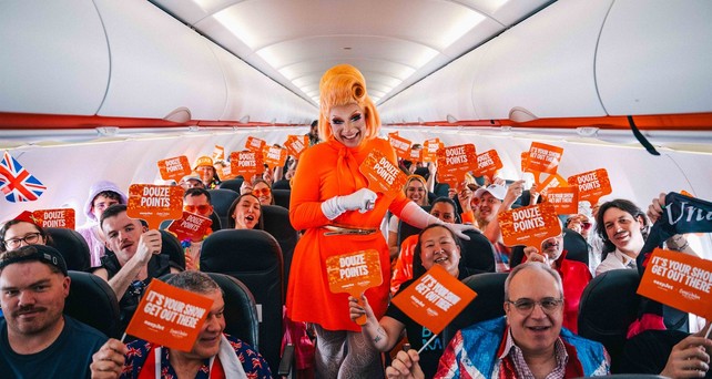 An Bord des Sonderflugs der Superfans zum Eurovision Song Contest 2025: Basel war für die Airline ein Glückstreffer.
