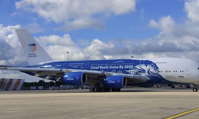 Airbus A380 in London Stansted: Der Superjumbo der portugiesischen Charterfirma Hi Fly ...