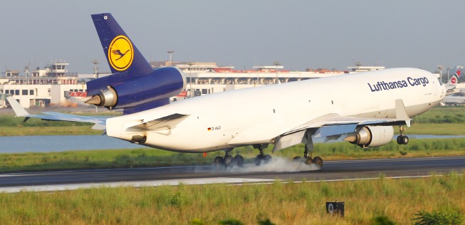 MD-11 von Lufthansa Cargo landet in Dhaka: Mangelhafte Abfertigung.