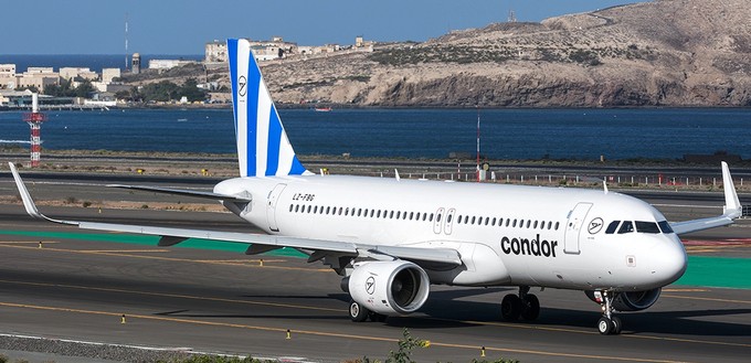 Die Flieger der Wet-Lease-Partner, wie hier von Bulgaria Air, tragen ebenfalls den gemäßigten Condor-Look.