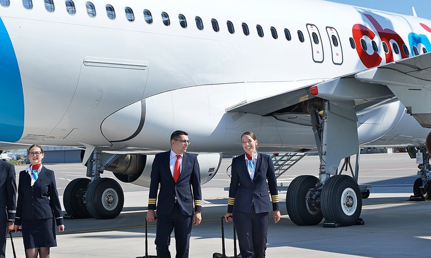 Crew von Chair Airlines: Die Fluglinie hat die Pandemie «relativ gut überstanden».
