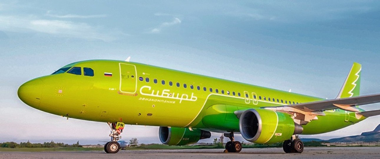 Airbus A320 von S7 Airlines in der Speziallackierung: Сиби́рь.