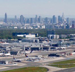 Deutschlands größer Flughafen in Frankfurt: Künftig in der Pflicht, Unterkünfte bereitzustellen?