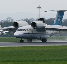 Antonov An-74, eine Variante der An-72:  Das Flugzeug ...