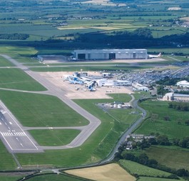 Cardiff Airport aua der Luft: Die Regierung will die Passagierzahlen deutlich ausbauen.