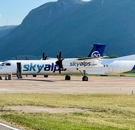 De Havilland Canada Dash 8-400 von Sky Alps in Bozen: Bald auch in Bratislava zu sehen.
