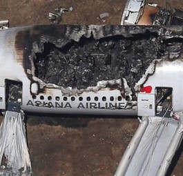 Ausgebrannte Asiana-Maschine: Boeing schiebt die Schuld der Crew zu.