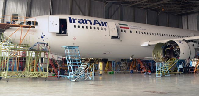 Wartung bei Iran Air: Die Mechaniker müssen eine alte Flotte am Leben halten.