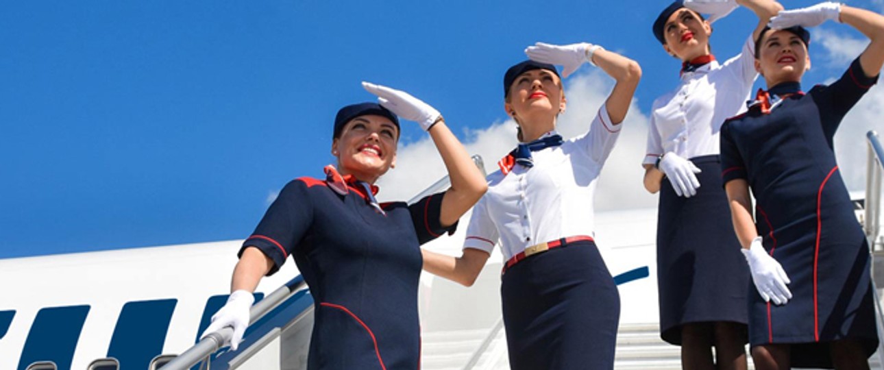 Flugbegleiterinnen von Azur Air: In Deutschland verlieren viele ihren Job.