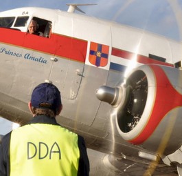 Douglas DC-3 der DDA Classic Airlines: Der Propellerflieger wurde 1944 gebaut.