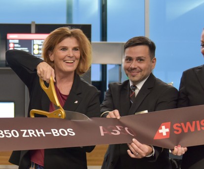 Heike Birlenbach beim Erstflug des Airbus A350 von Swiss: Fast das ganze Berufsleben für Lufthansa Group gearbeitet.