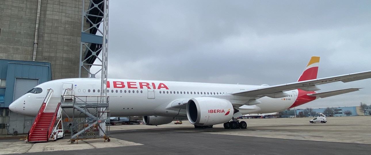 Iberias Airbus A350 mit dem Kennzeichen EC-NXE: Der erste mit der kompletten neuen Kabine.