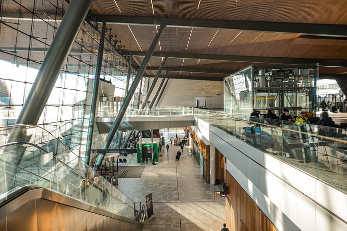 Blick ins Terminal des Flughafens Bergen.