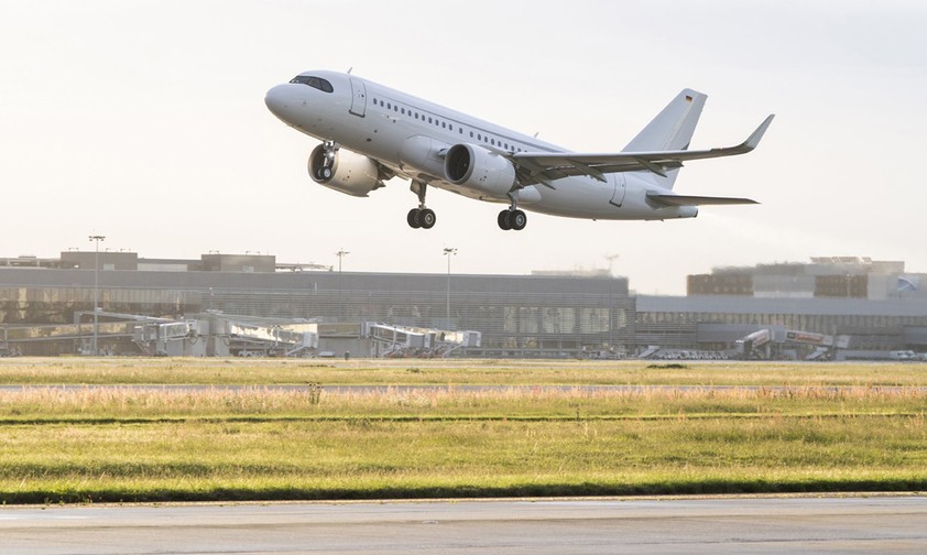 ACJ 319 beim Start zum Rekordflug: Lange in der Luft.