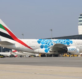 ... mit Werbung für die Expo 2020 in Dubai versehen, aber nicht so umfassend wie jetzt.