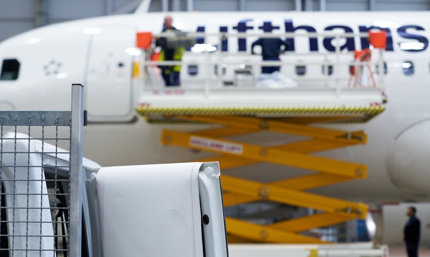 Jet von Lufthansa: Der Konzern strukturiert um.