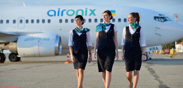 Flugbegleiterinnen von Air Onix: Derzeit ist das Personal ohne Arbeit.
