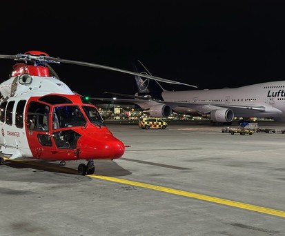 Der Rettungshubschrauber mit dem Funkrufnamen Christoph Mittelhessen der Johanniter Luftrettung am Flughafen Frankfurt.