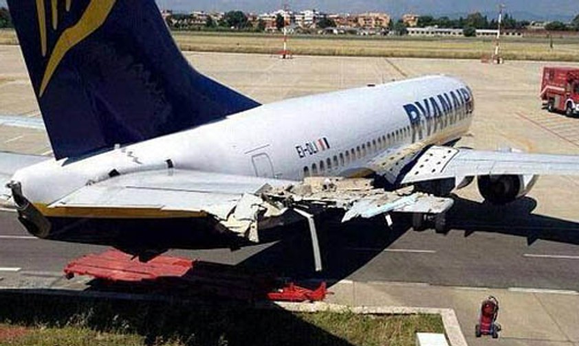 Die Boeing 737-800 von Ryanair: Großer Sachschaden.