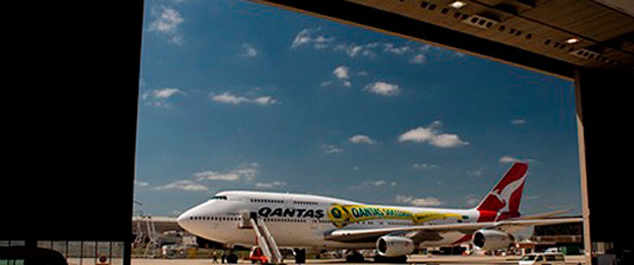Boeing B747 von Qantas in Spezialbemalung: Rote Zahlen.