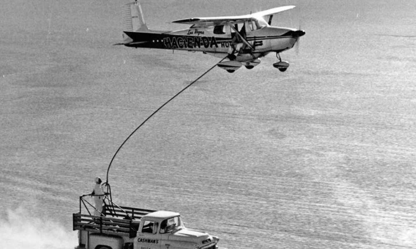 Die Cessna 172 flog fast 65 Tage am Stück: 128 Mal wurde sie per Lastwagen aufgetankt.