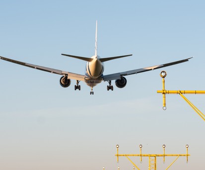 Landung am Flughafen Amsterdam-Schiphol: Einschränkungen im Juni.