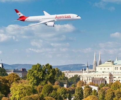 Dreamliner in Austrian-Farben über Wien: Am Anfang mit Lufthansa-Crews im Cockpit.