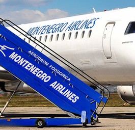 Flugzeug von Montenegro Airlines: Der Staat hilft aus.