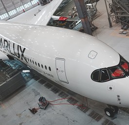 Der erste Airbus A350 von Starlux...