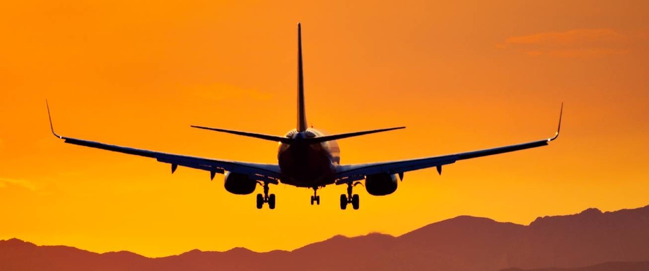 Flugzeug im Sonnenuntergang: Im April soll die neue nordzypriotissche Fluggesellschaft Blue Kyrenia Airlines starten.