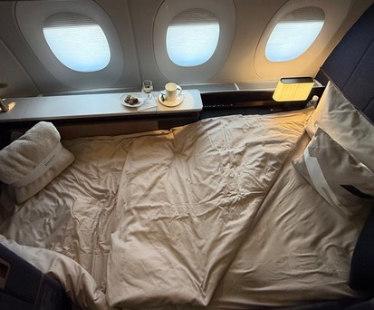 Blick in die neue First-Class-Suite: Die beiden am Fenster bieten viel Platz und sind lichtdurchflutet.