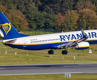 Ryanair Malta Air Boeing 737-800 Landung