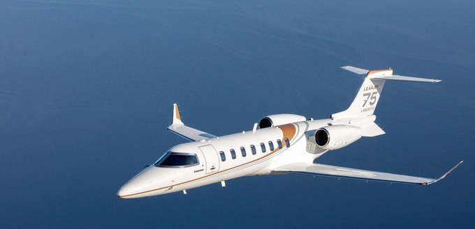 Bombardier Learjet 75 Liberty: Die Learjet-Reihe ist ein wahrer Klassiker unter den Privatjets. Mit Modifikationen hielt Bombardier das Urgestein stets auf Höhe der Zeit. Derzeit testet der Hersteller mit der Learjet 85 Liberty die neuste Version. Mit sechs anstatt von acht Sitzplätzen speckt Bombardier den Jet bewusst ab. So soll der Learjet fortan mit leichten Businessjets wie die Cessna Citation CJ3+ oder der Embraer Phenom 300E konkurrieren. Ein Abschluss der Zulassung sowie die erste Auslieferung sollen laut Bombardier noch dieses Jahr erfolgen. Über Orderzahlen hält sich das Unternehmen bedeckt. Laut Bombardier soll aber «großes Interesse» vorliegen, berichtet Flightglobal.