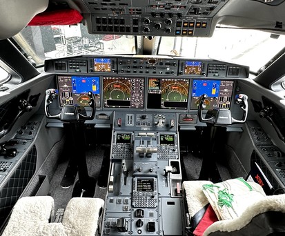 Cockpit eines Businessjets: Die Geschäftsfliegerei braucht Personal, viel Personal.
