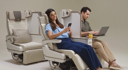 Emirates zeugte ihren neuen Premium-Econmy-Sitz: Der Sitz ist elektrisch und  mit einer Trennwand ausgestattet. 