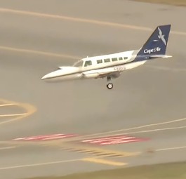 Passagierflugzeug landet in Boston auf nur einem Fahrwerk
