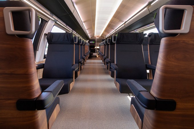 Sie sprechen von einer «Premiumausführung». «Beim Interieur stand von Anfang an First-Class Feeling im Mittelpunkt, konkret bei hochwertigen Materialien, ...