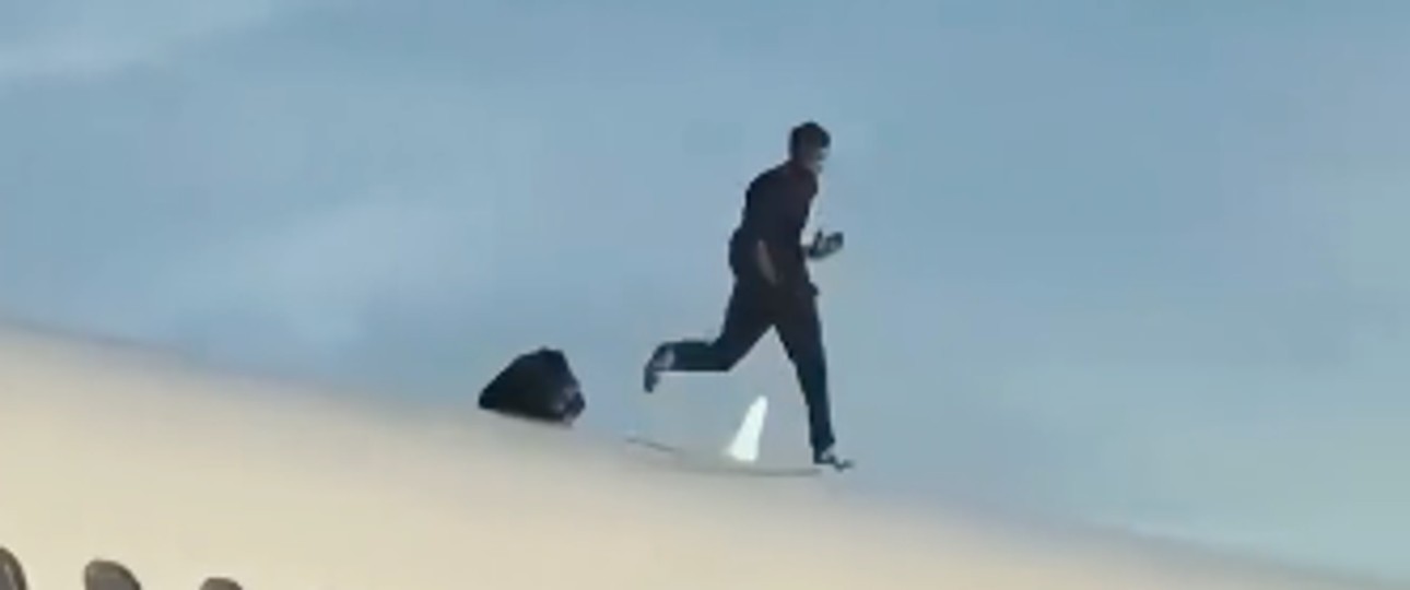 Absurder Anblick: Mann rennt über Airbus A320.