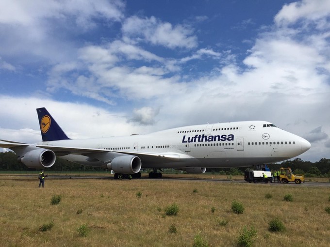 Sie landete als zweite Boeing 747 von Lufthansa in Twente - ein anderer Jumbo-Jet war schon rund eine Stunde vorher aus Peking angekommen.