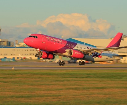 Airbus A320 mit der Kennung HA-LPD: Das Flugzeug gehörte zu den ersten sechs Flugzeugen von Wizz Air. 2014 musterte Wizz Air den Jet aus.