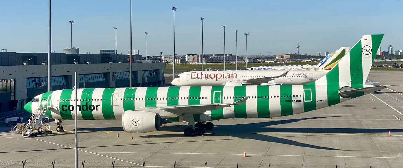Airbus A330 Neo von Condor vor dem T3: Der Umzug ist für April 2027 geplant.