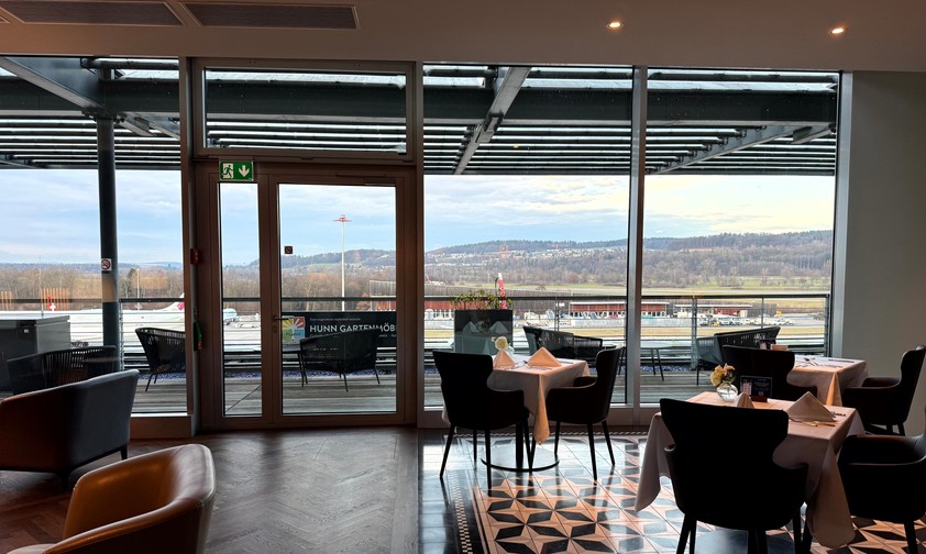 Eine Aussicht wie diese ist in einer Airport-Lounge nicht selbstverständlich. Unter anderem genau deswegen entschied man sich bei Swissport, eine neue Lounge der höchsten Kategorie zu eröffnen.