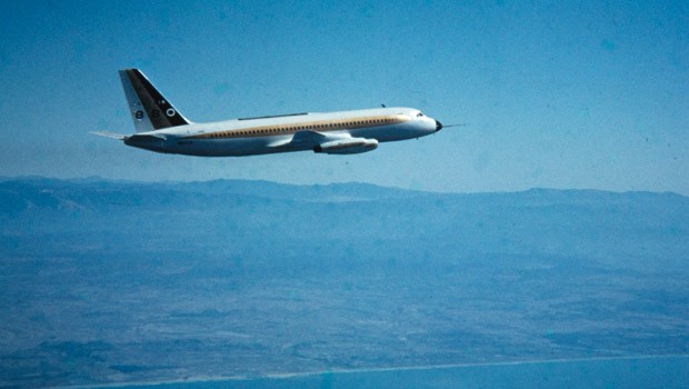 Die Convair 880 wurde von 1959 bis 1963 von Consolidated Vultee Aircraft Corporation hergestellt. Sie war mit rund 990 Kilometern pro Stunde sehr schnell, aber auch laut und ein Spritfresser. Gegen die Boeing 720 war sie zudem zu teuer.