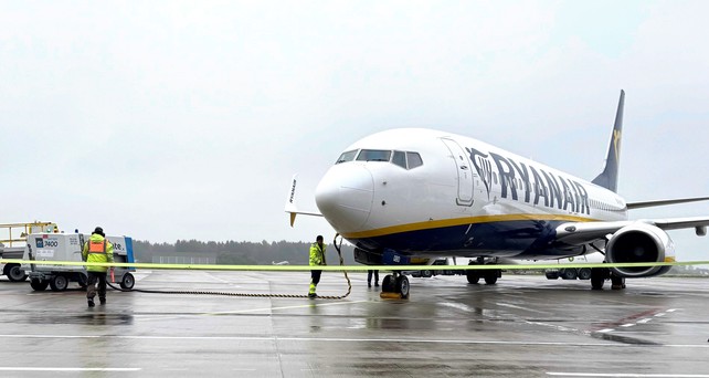 Boeing 737 von Ryanair auf dem Vorfeld: Der Flughafen Memmingen bietet kurze Wege.