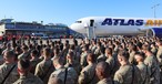 Amerikanische Soldaten der 3rd Infantry Division aus Georgia in den USA am 1. März 2022 am Flughafen Nürnberg, ...