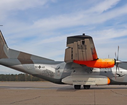 Die Transall C-160 mit dem militärischen Kennzeichen 50+40 ...